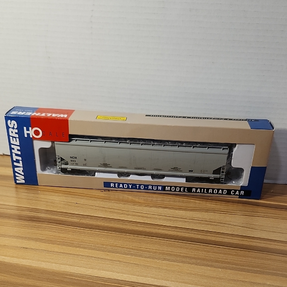 HO Scale Model Railroad Car - Gray